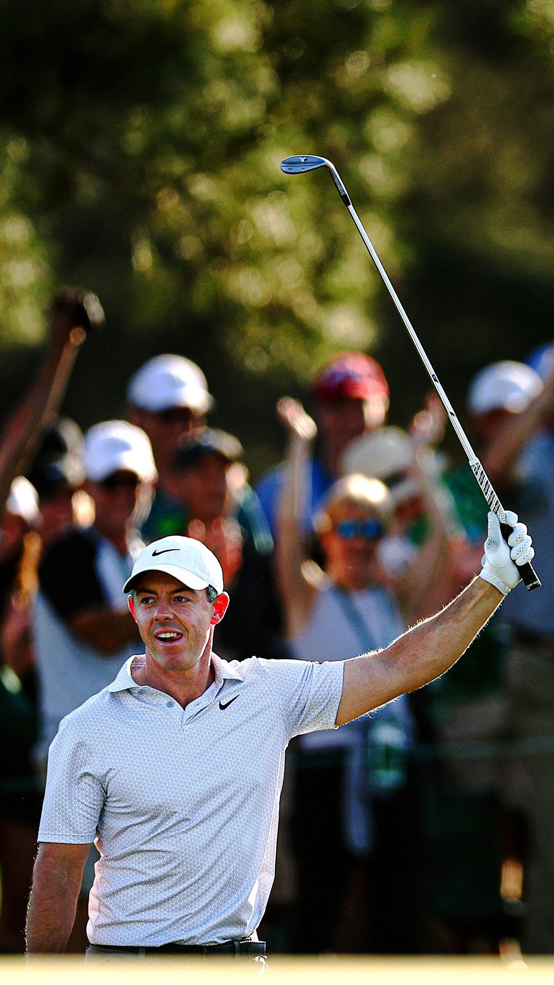 Correios employee delivering a package