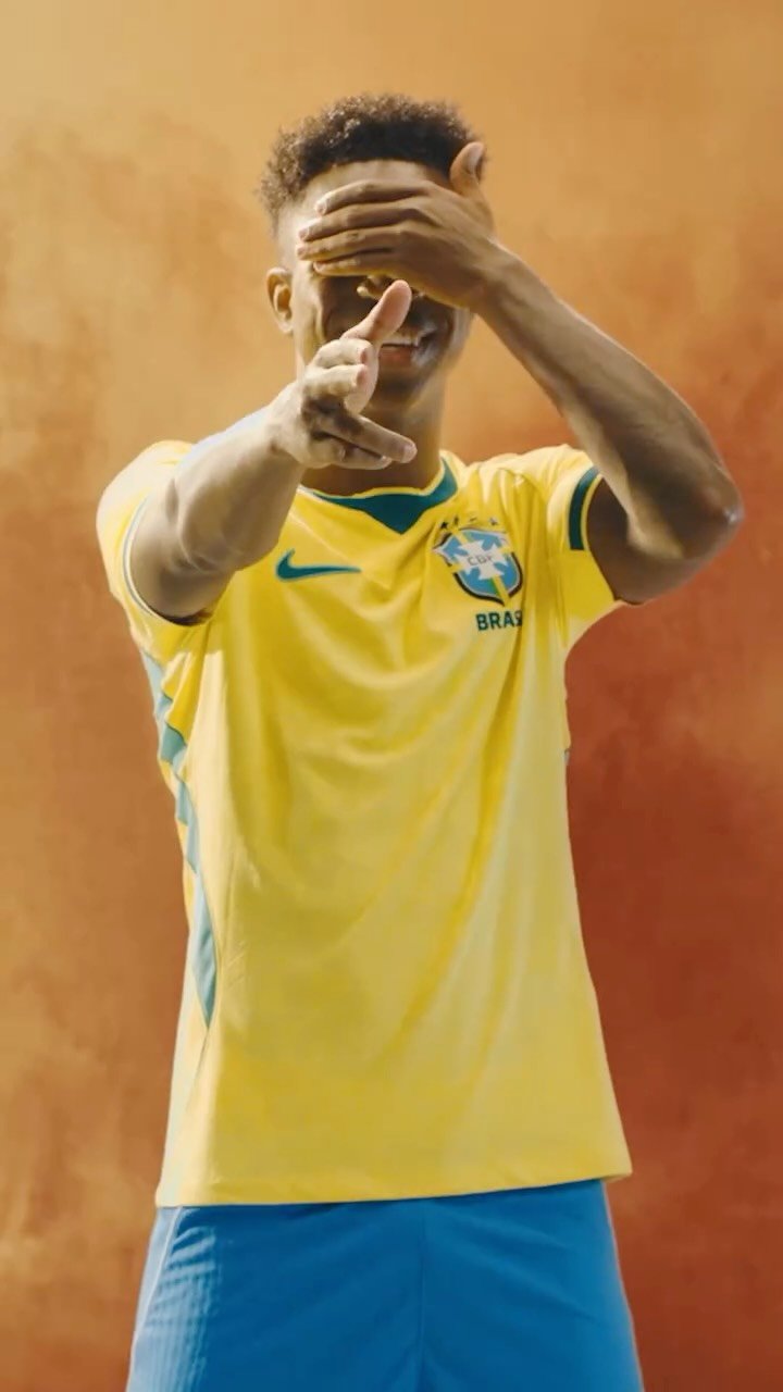 Correios package being scanned